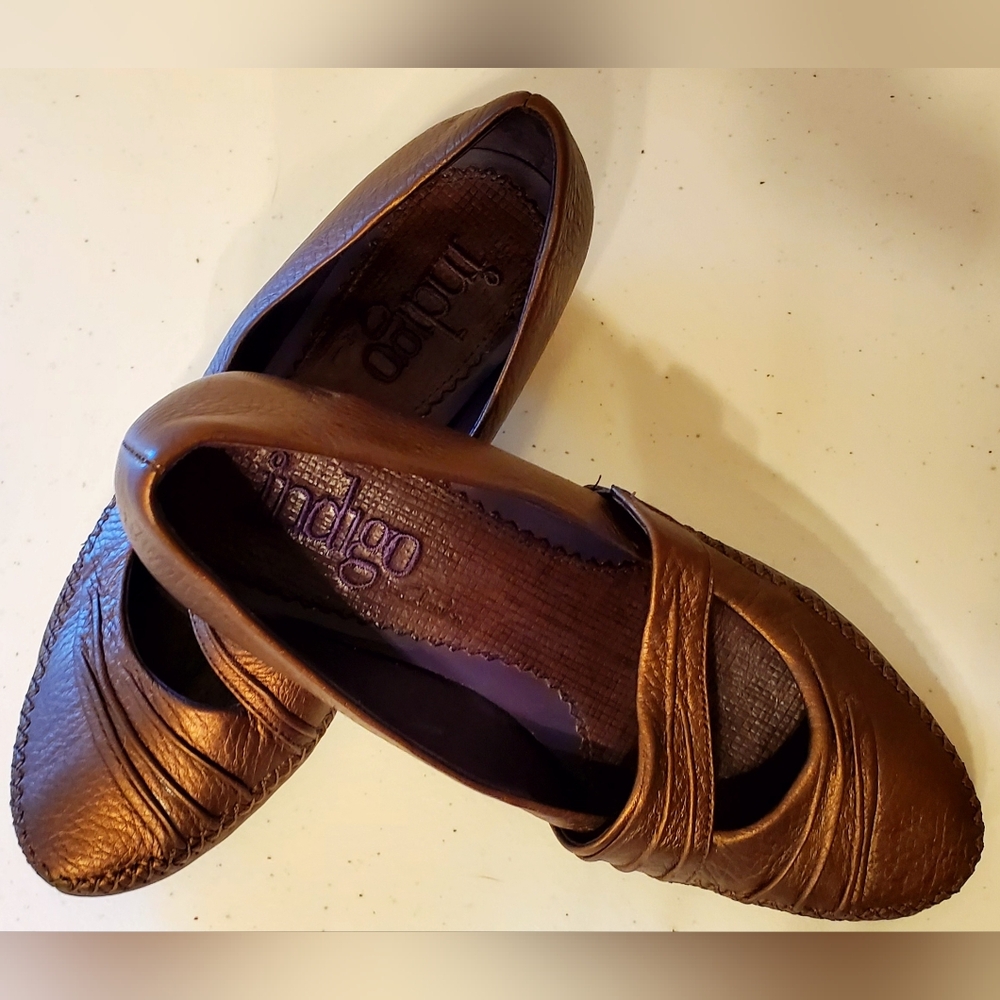 Indigo Women's Copper Leather Kitten Heel Pumps Size 6 NWOB